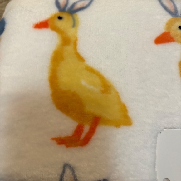 BNWT Easter Yellow Duck Plush Queen Blanket Deborah Connolly - Picture 5 of 6
